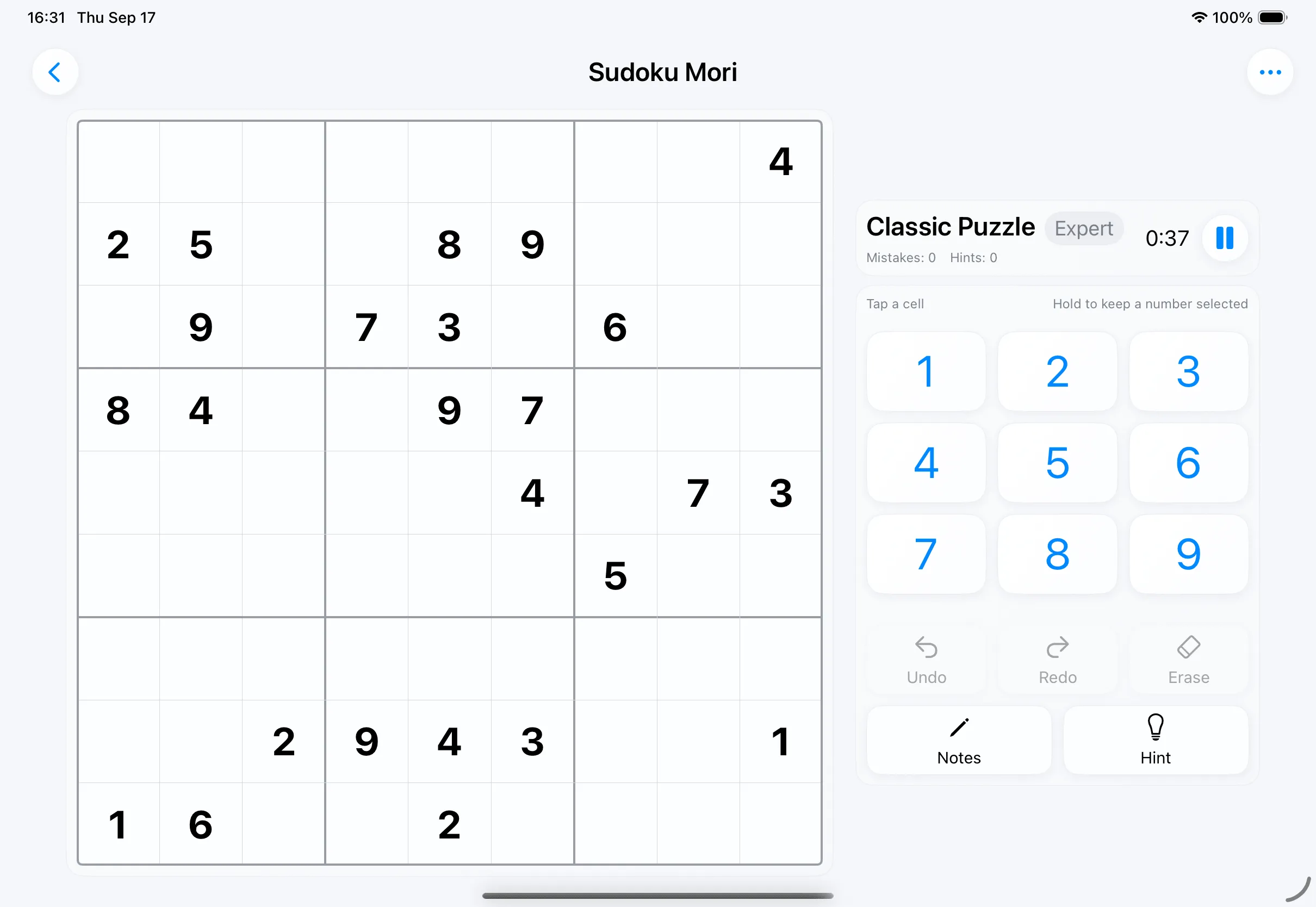 The right-handed iPad layout in the light theme, the board on the left and the keypad, undo, redo, notes and hint controls in the right column.